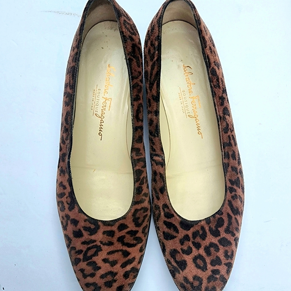 Ferragamo NWOT suede leopard flats size 8